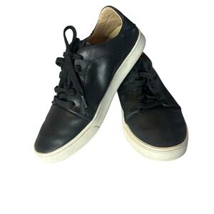 OluKai Black and White Sneakers Versatile Low-Top
